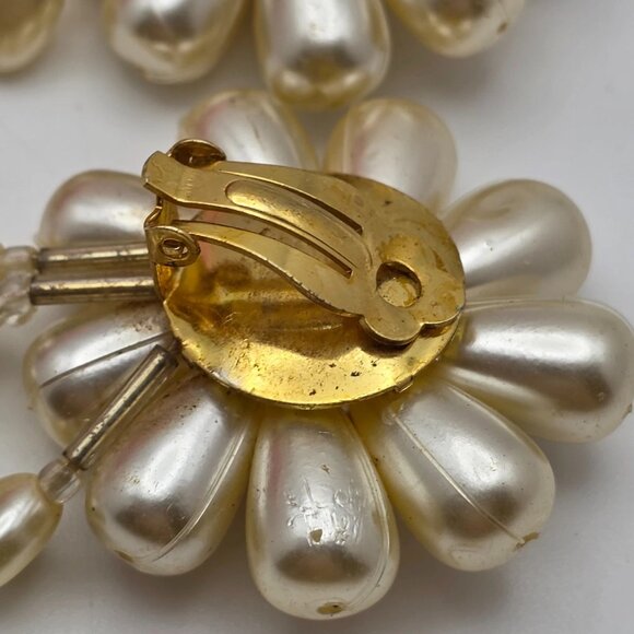 Vintage Lucite Faux Pearl Flower Dangle Earrings Teardrop Heart Drops 3.5 In - Picture 7 of 8